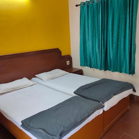 Anjana Hotels Theni Exteriör bild