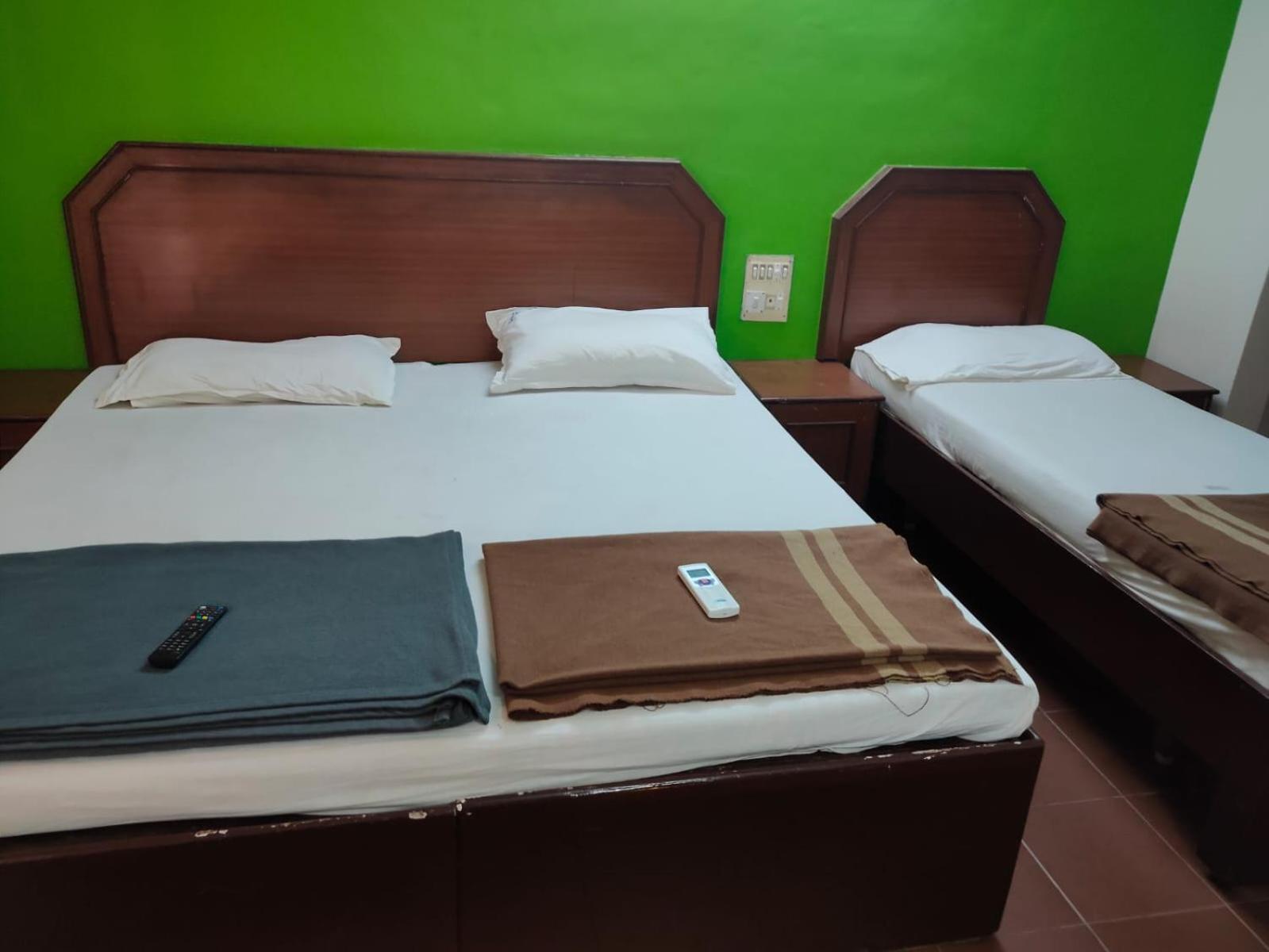Anjana Hotels Theni Exteriör bild
