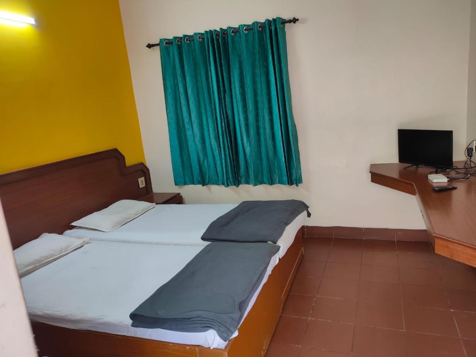 Anjana Hotels Theni Exteriör bild