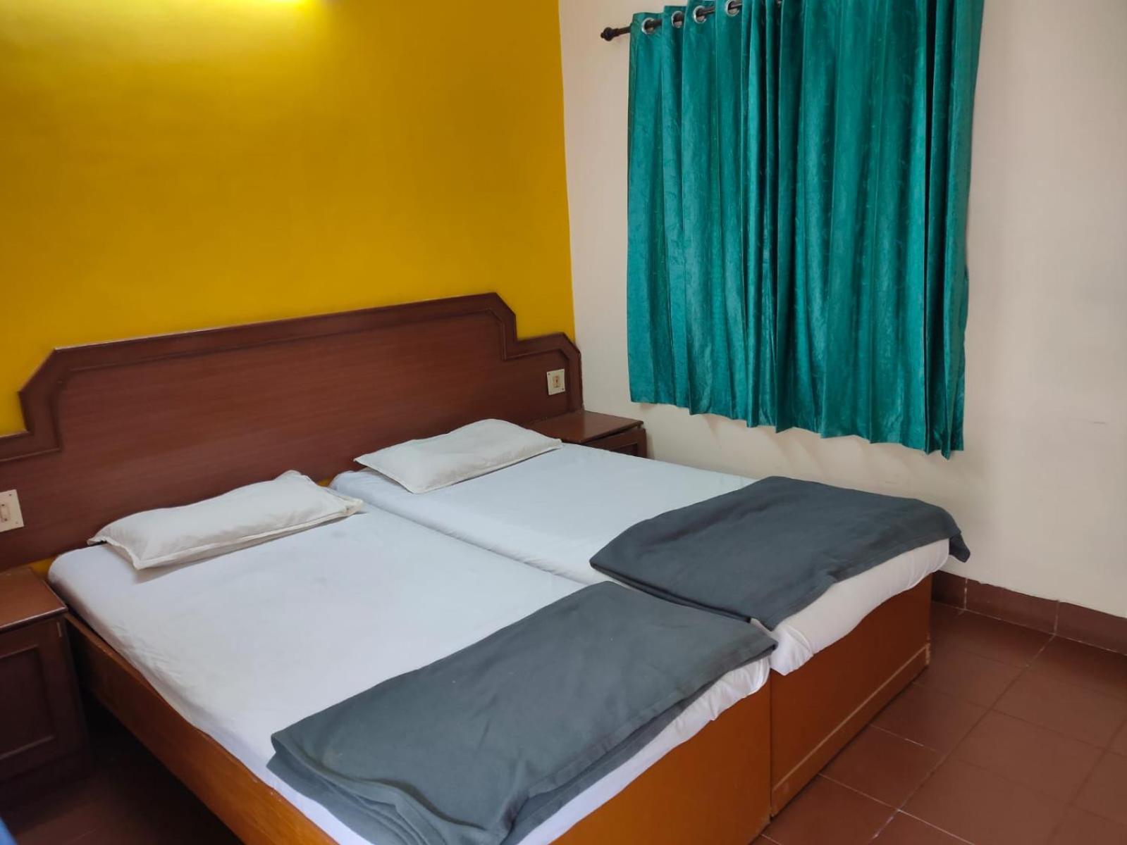 Anjana Hotels Theni Exteriör bild