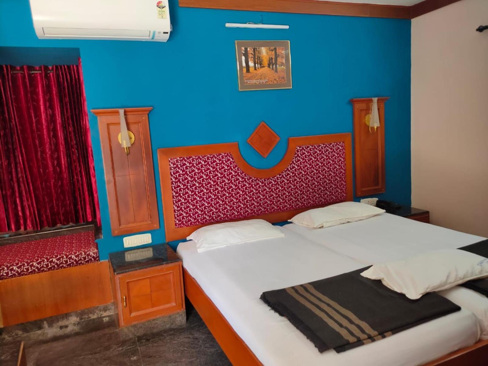 Anjana Hotels Theni Exteriör bild